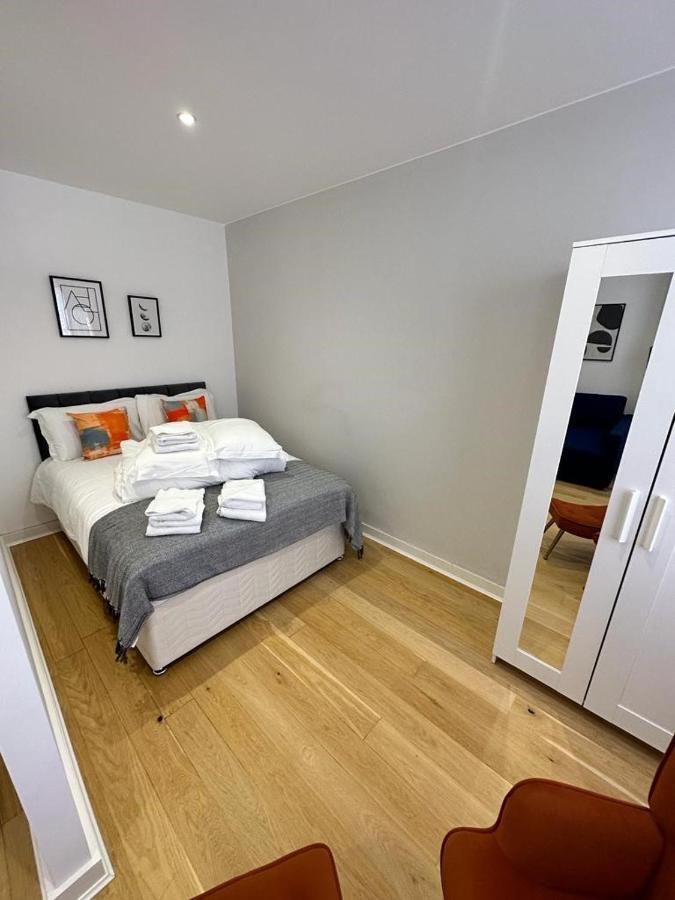 2A Soho Studios By Indigo Flats Sleeps 4 런던 외부 사진